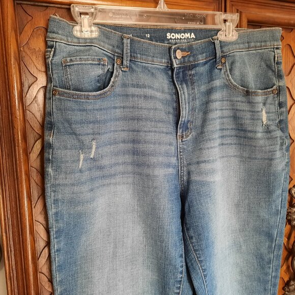 SONOMA Distressed Mid-Rise Cropped Boyfriend Jeans NWOT! - Size 12 - Picture 3 of 16